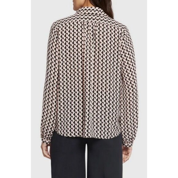 🥳SOLD🥳 💕NYDJ💕 Modern Blouse ~ Corinth Peaks Medium M NWT - Picture 3 of 13
